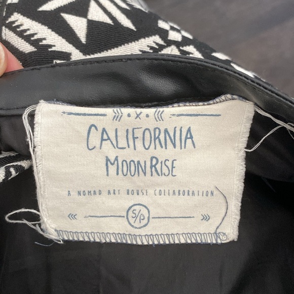 Printed black and white mini skirt with faux leather trim waist - Picture 3 of 3